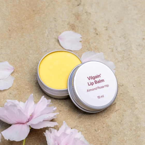 Balsam do ust z migdałami, dziką różą i woskiem pszczelim 15 ml VILGAIN